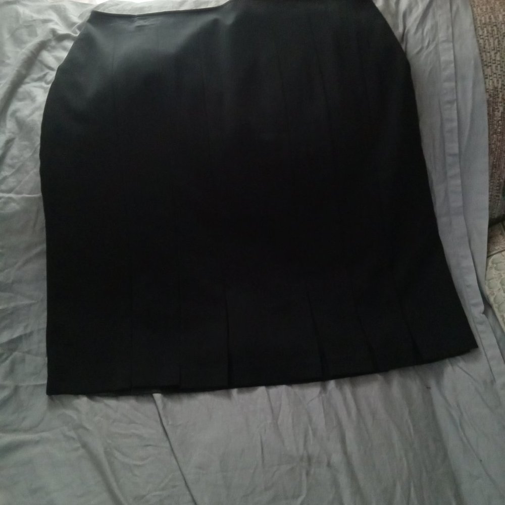 black skirt